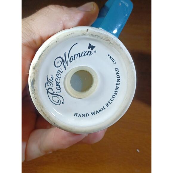 The Pioneer Woman Flea Market Salt & Pepper Shakers Excellent Condition - Picture 6 of 11